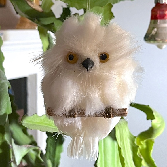 White Baby Owl Figurine Realistic Faux Fur Real Feathers Christmas Tree Ornament - Picture 9 of 9